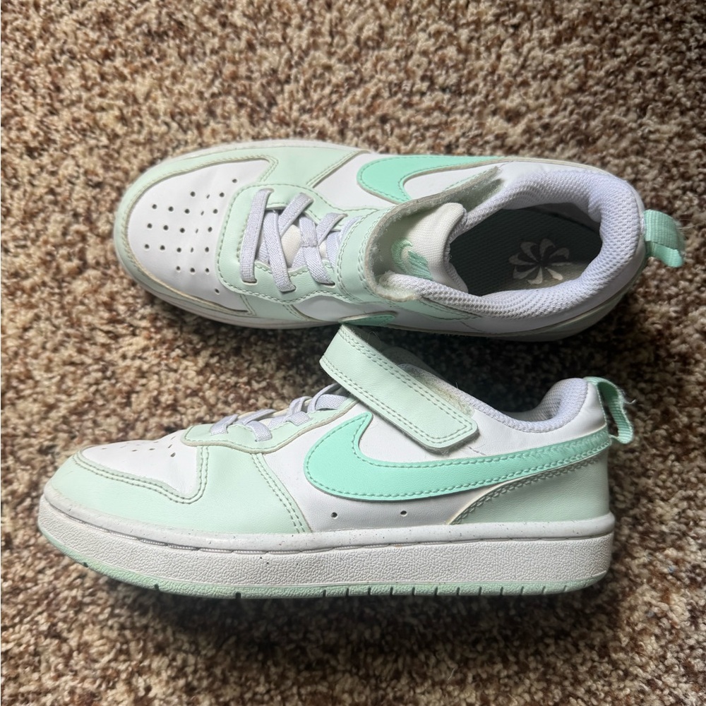 Nike Court Borough Low 2 little kids girls size US 1Y mint green and white